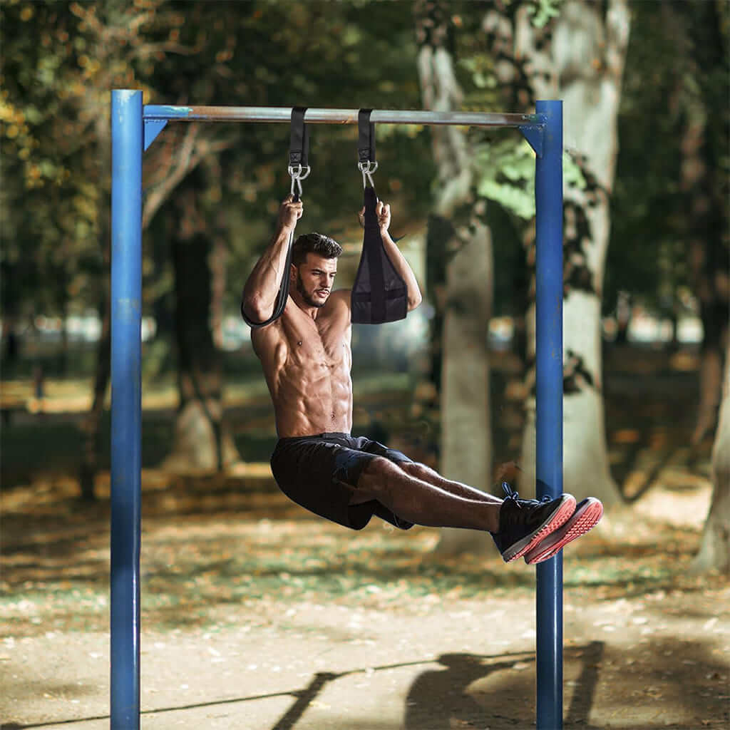 Homem em exercício de suporte abdominal usando Pura Natureza GlideCore em parque.