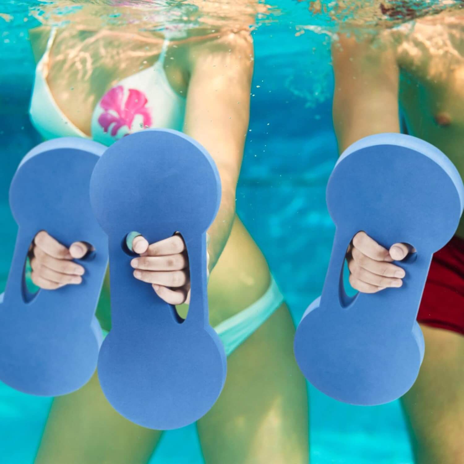 Pura Natureza ElastiFit foams weights in water, ideal for strength training and rehabilitation.